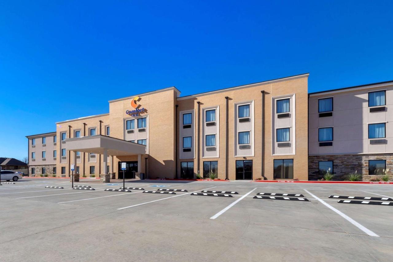 Choctaw Comfort Inn & Suites Harrah מראה חיצוני תמונה