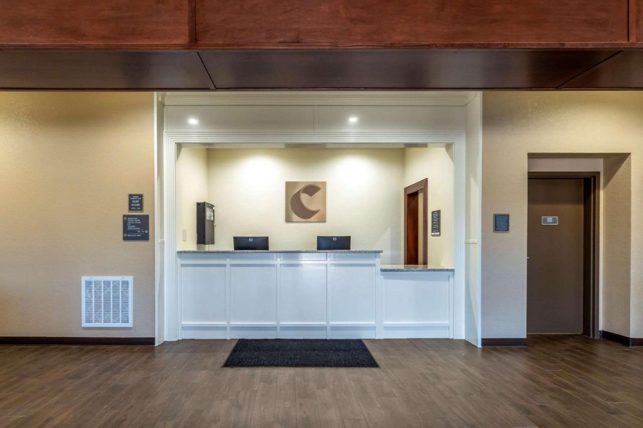 Choctaw Comfort Inn & Suites Harrah מראה חיצוני תמונה