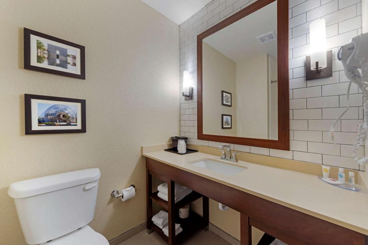Choctaw Comfort Inn & Suites Harrah מראה חיצוני תמונה