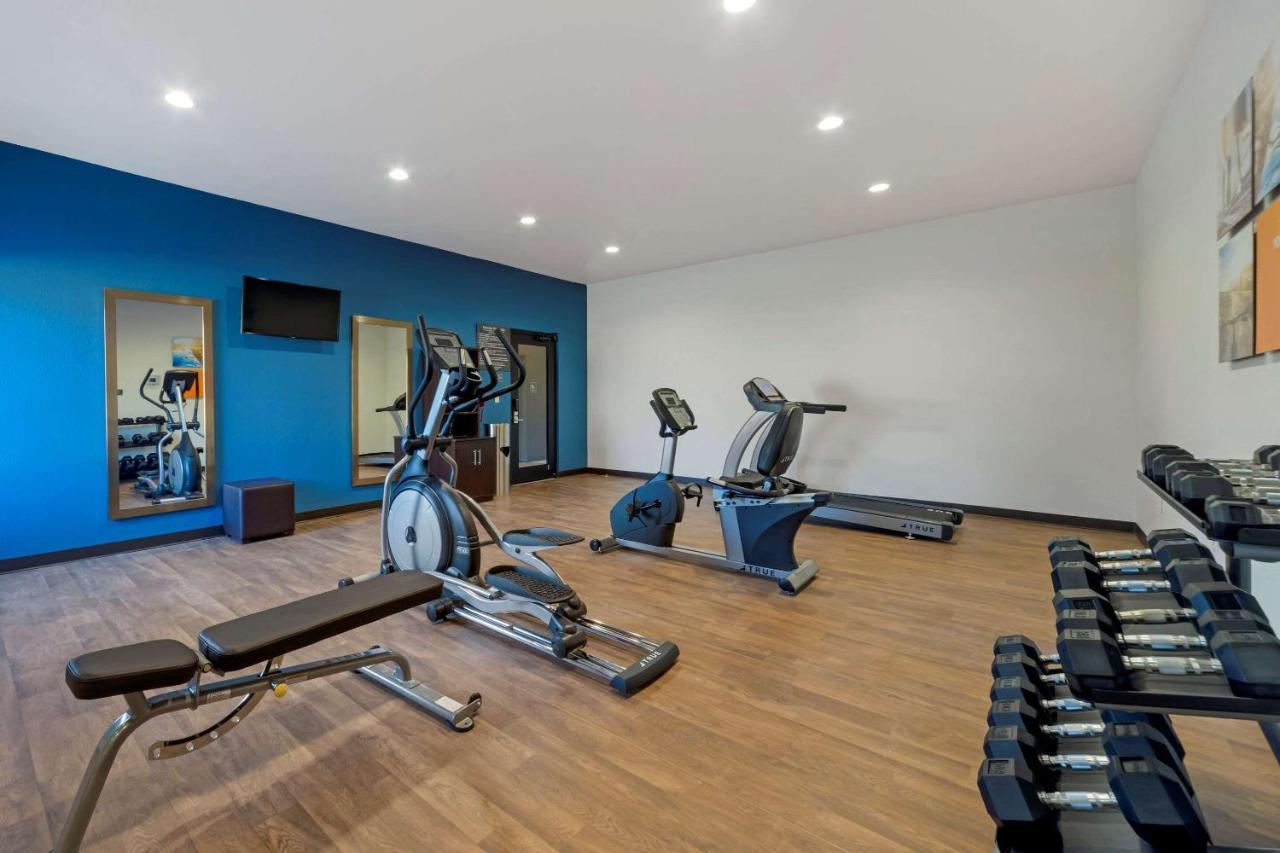 Choctaw Comfort Inn & Suites Harrah מראה חיצוני תמונה